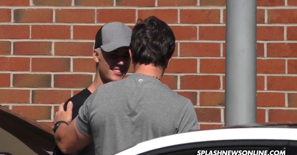 Mark Wahlberg and Justin Bieber -- Now That's a Package Deal! (VIDEO)