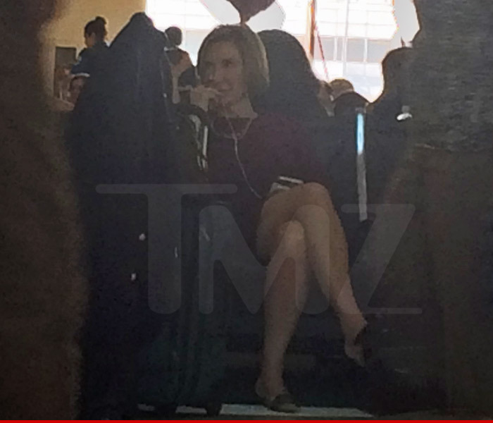 Carly Fiorina -- First Class Bank Account ... Still Flying Coach (PHOTO)