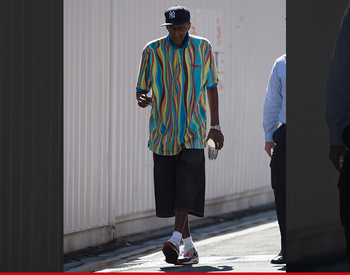 Lamar Odom -- Father Arrives at Hospital (PHOTO)