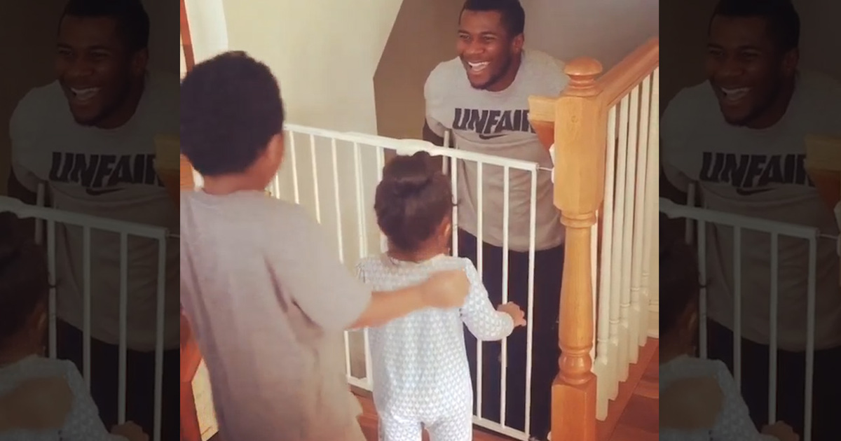NFL's Daniel Fells -- Emotional Return Home ... After 3 Weeks In Hospital (Video)