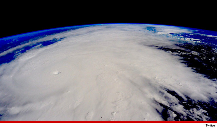 1023-astronauts-hurricane-patricia-twitter-01