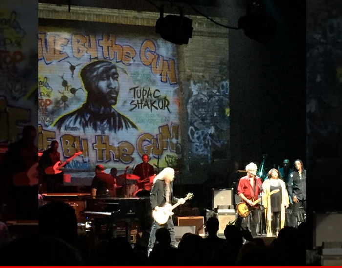 Tupac -- All Eyez On Keith Richards ... At Harlem Gig (PHOTO)