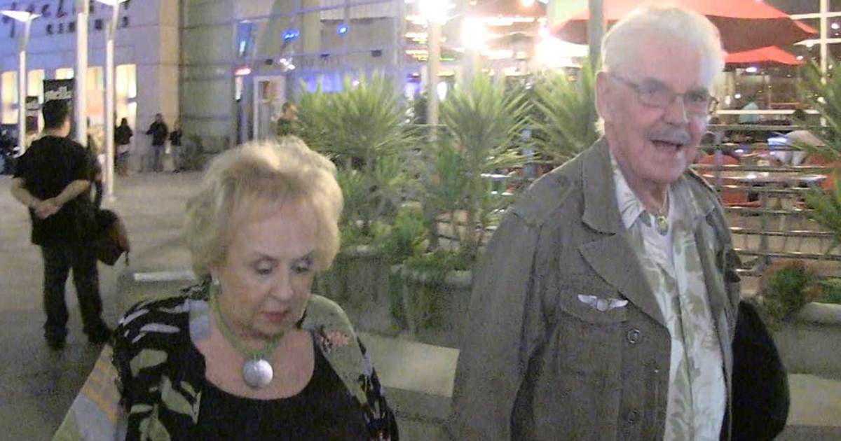 Doris Roberts -- Everybody Does NOT Love 'Room' ... It SUCKS! (VIDEO)