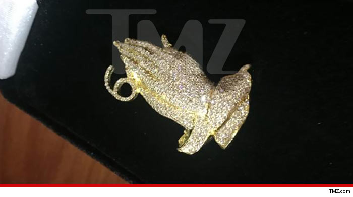 1026-sub-drake-bling-birthday-chain-gold-TMZ-01