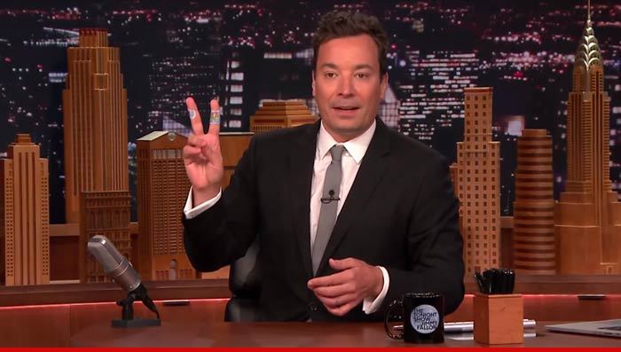 Jimmy Fallon -- Audience Gives Him a Hand ... Because He Needs One