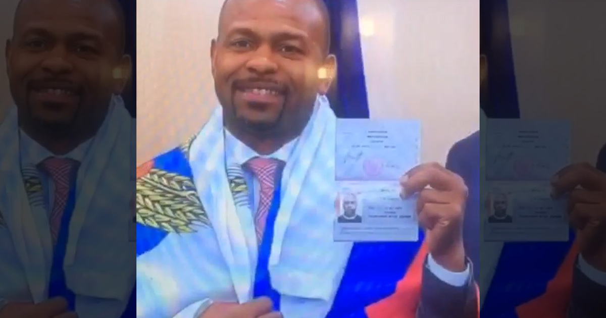 Roy Jones Jr. -- Gets Russian Passport ... Thanks Putin (VIDEO)
