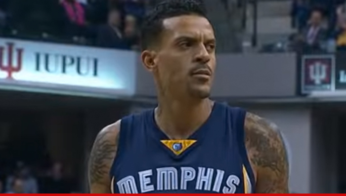 Matt Barnes Taunted with 'Derek Fisher' Chant