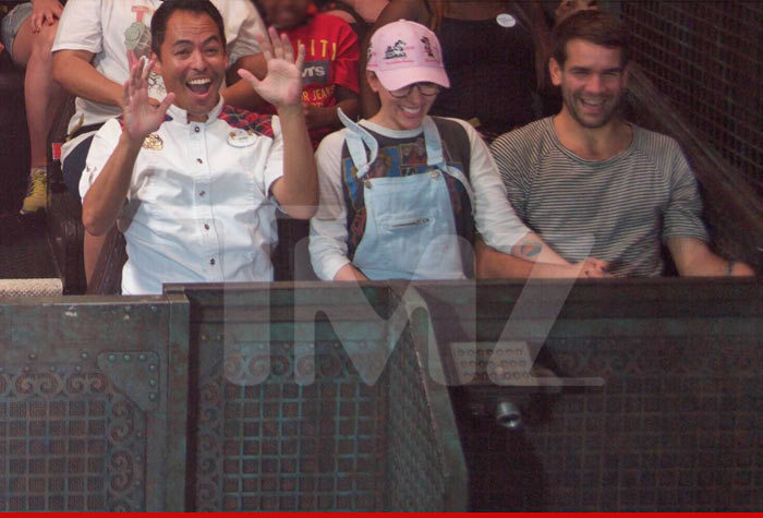 Scarlett Johansson -- Disney World 'Terror' Pic Mysteriously Disappears (PHOTO)