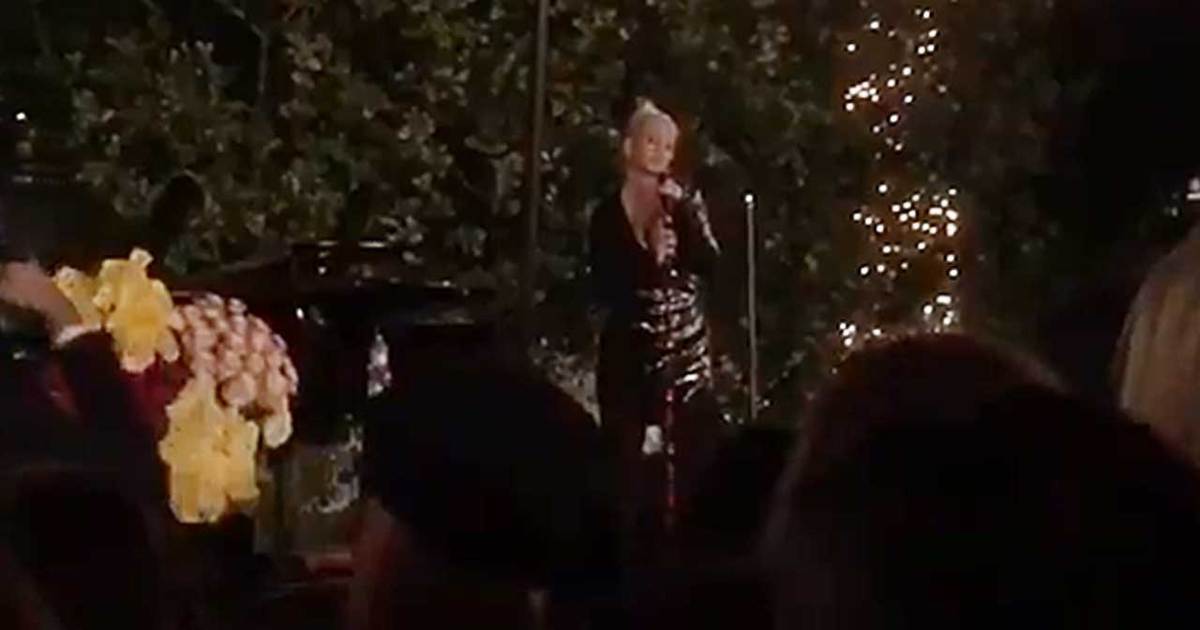 Christina Aguilera -- Hillary Clinton Party At My House! Bring Your Credit Card