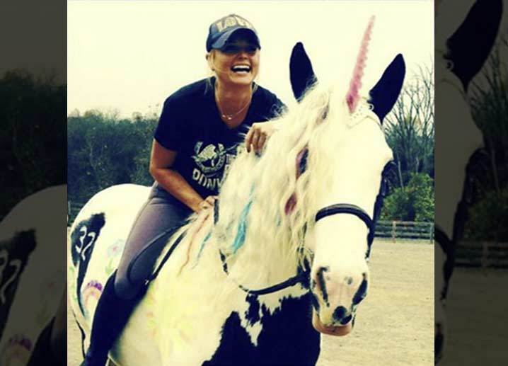 Miranda Lambert -- Birthday Unicorn Makes Everything Better! (PHOTO)