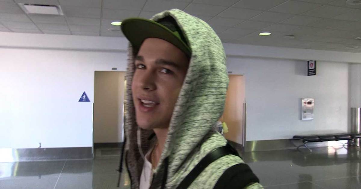 Austin Mahone -- I Can Undo a Bra with Breast of Them