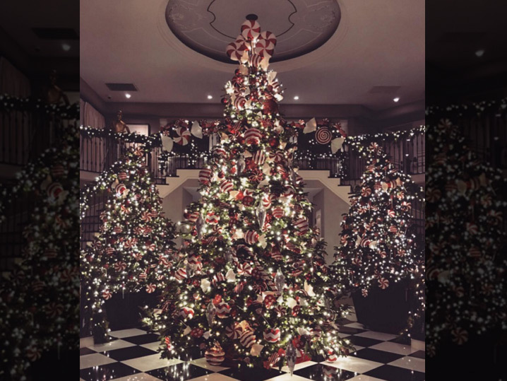 Kim Kardashian -- Xmas Threw Up on My Mom's House! (PHOTO)