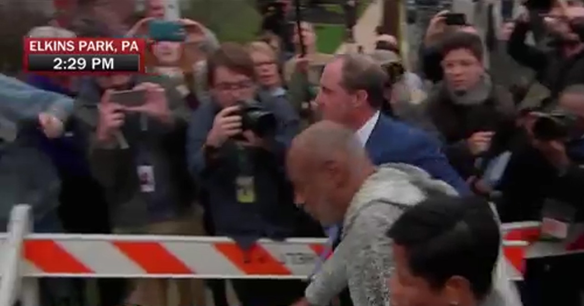 Bill Cosby -- Stumbles on His Way Into Court (VIDEO)