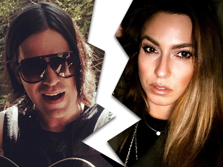 Hinder Frontman -- Files for Divorce ... Wants Clean Break