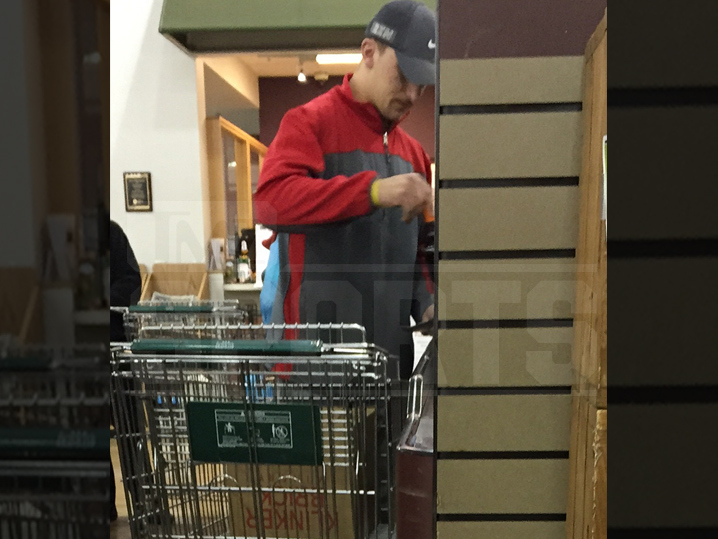 Johnny Manziel -- Wine & Chips Night After Vegas Weekend (PHOTOS)