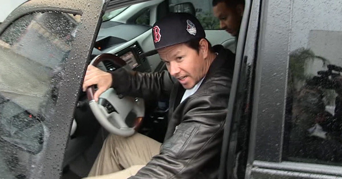 Mark Wahlberg -- I Love Tom Brady ... But He Should Stay Outta Politics!! (VIDEO)
