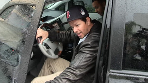 Mark Wahlberg -- I Love Tom Brady ... But He Should Stay Outta Politics!!