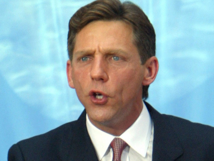 David Miscavige -- Fake Cop Arrested for Threatening to 'Assassinate' Scientology Leader