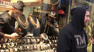 Floyd Mayweather -- $250k Jewelry Spree ... Can I Pay In Cash?!