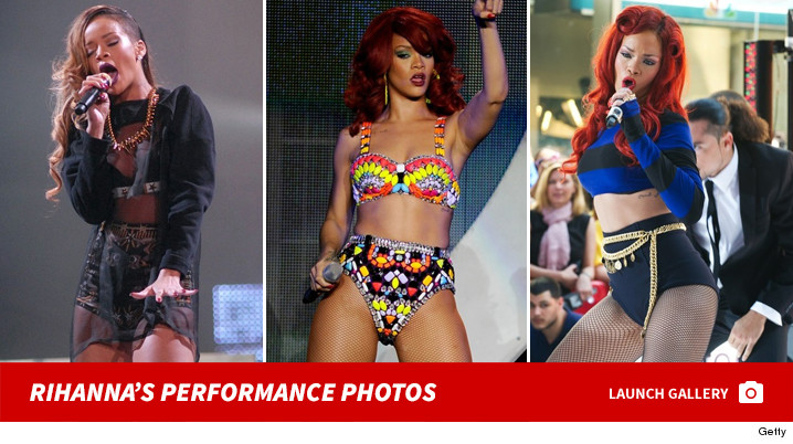 0217_rihanna_performance_footer