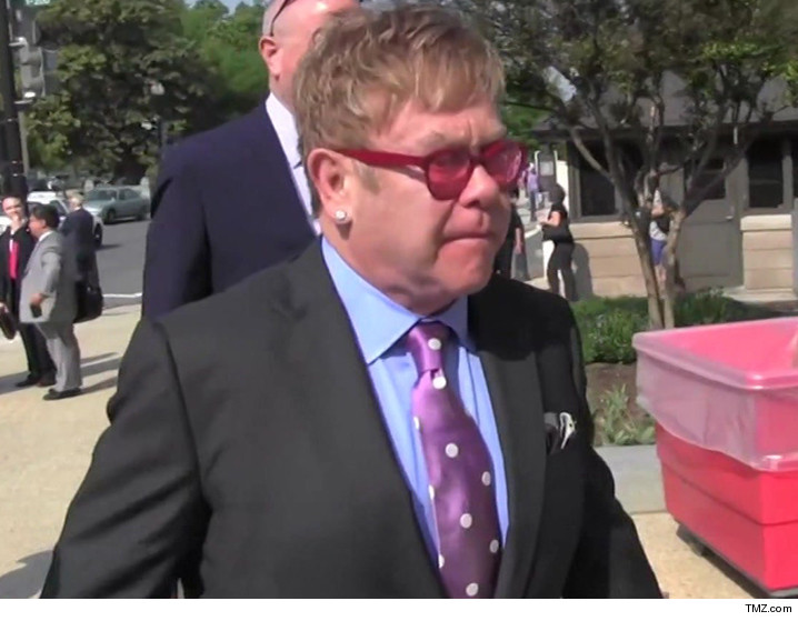 032816-elton-john-tmz-8.jpg