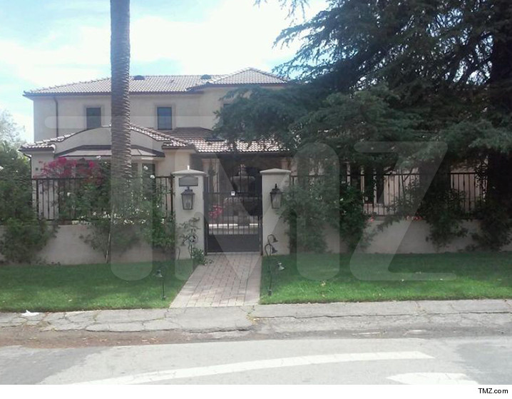 0330-sub-amber-rose-tmz-01