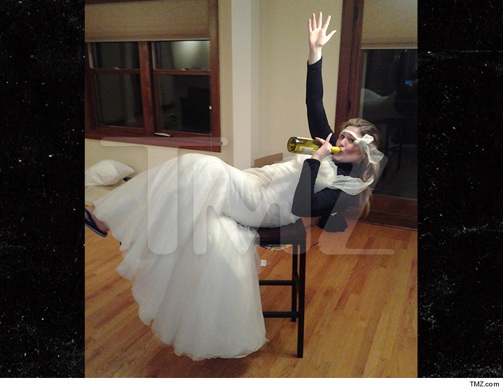 0405-kaela-humphries-angela-kosteliz-tmz-02