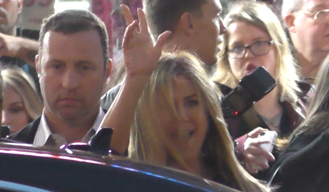 Jennifer Aniston Cheers to Jeers ... In Under 10 Secs. Flat! - TMZ.com