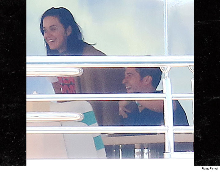 0516-orlando-bloom-katy-perry-cannes-yacht-FFN-01