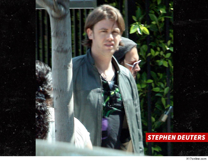 0602-stephen-deuters-johnny-depp-assistant-amber-heard-X17-01