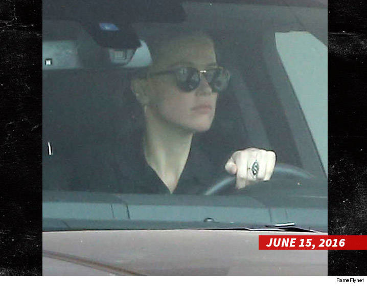 0616_AMBER_HEARD_DRIVING_fameflynet