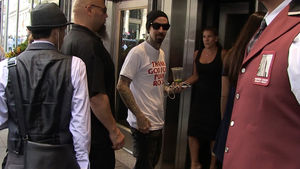 Travis Barker -- Doubles Down On Bet With TMZ Photog ... YOU WILL TAT YOUR FACE