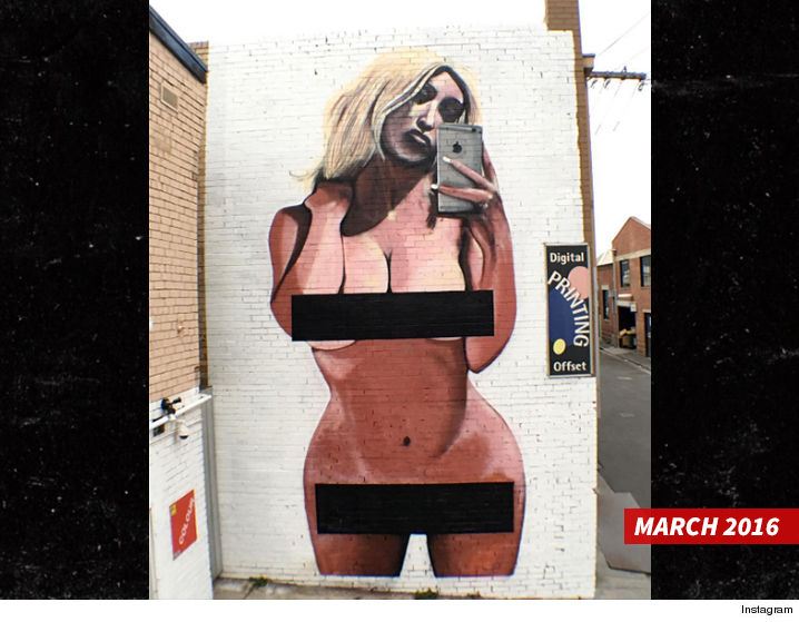 0724-Kim-Kardashian-Naked-Selfie-Mural-Melbourne-INSTAGRAM-02
