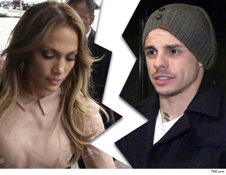0824-jlo-casper-split-tmz-02