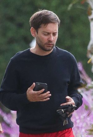 Tobey Maguire -- Pensive and Scruffy Post-Split With Wife
Tobey Maguire