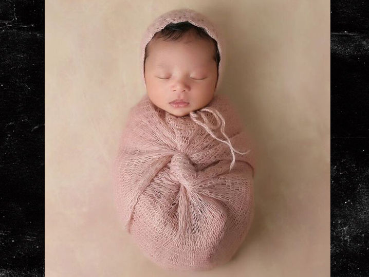 Kobe Bryant's First Pic of Newborn Baby!!! - TMZ.com