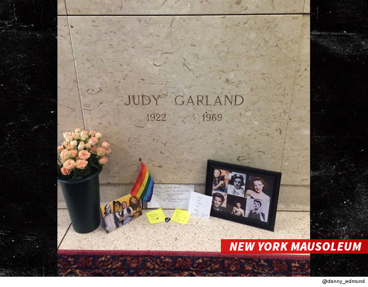 0126_JUDY_GARLAND_mausoleum_TWITTER-2