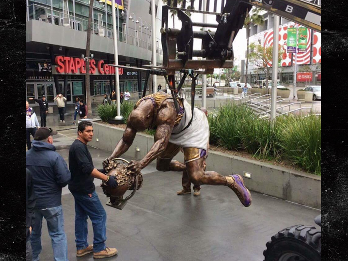 Shaq's Statue Hangin' Out In Front Of STAPLES Center