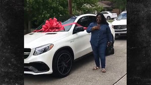 Leonard Fournette Buys Mom New Car, Here's Your Mercedes!