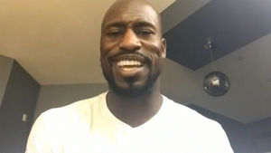 Vernon Davis Says Colin Kaepernick Can Still Play, 'Great Teammate'