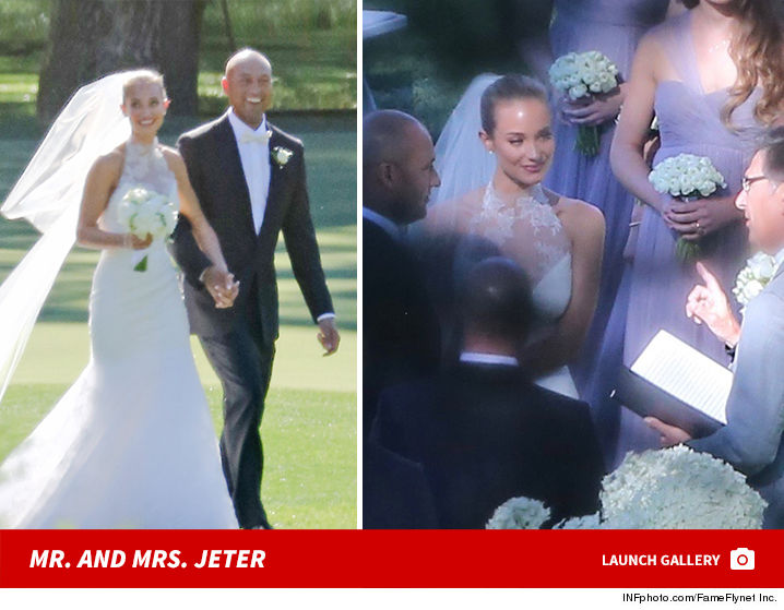 Derek Jeter with her wife HAnnah Davis at their wedding ceremony